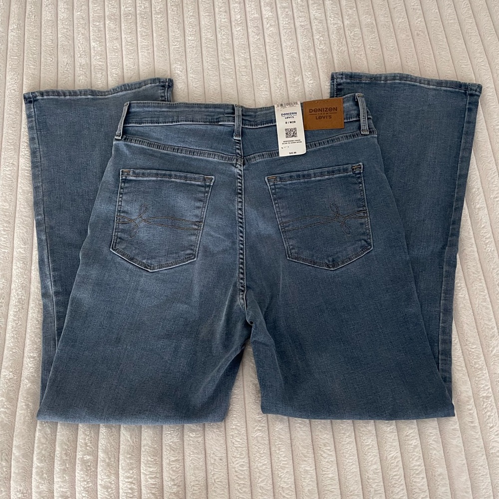 Denizen from Levi’s Ultra High-Rise Crop Flare Jeans - Picture 5 of 6